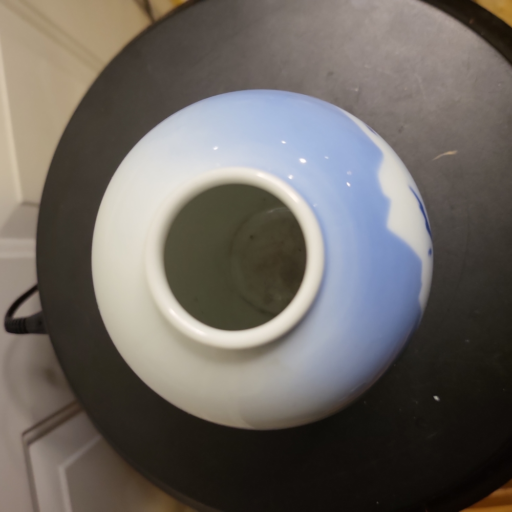 Beautiful Blue and White Japanese Signed Porcelain Vase 5" - Picture 8 of 11